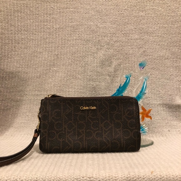 Calvin Klein Handbags - Calvin Klein Wristlet. NWOT